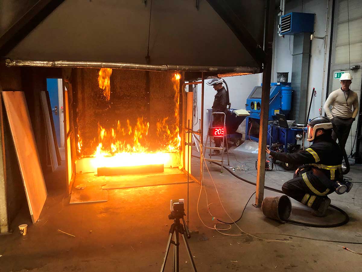 Fire testing of straw constructions to enable more Biogenic Building