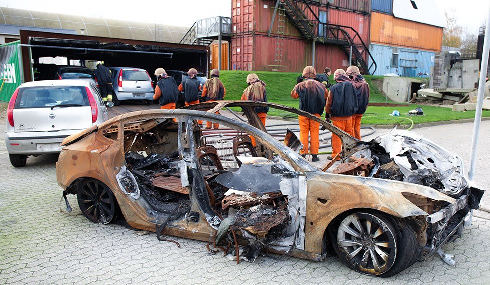 Fire blankets for EV fires may pose explosion risk